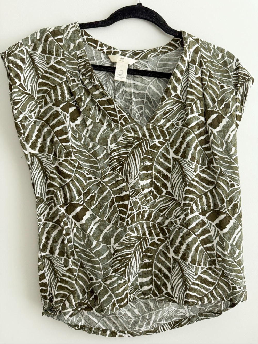 H&M Dark Green Leaf Print V-Neck Women's Top
